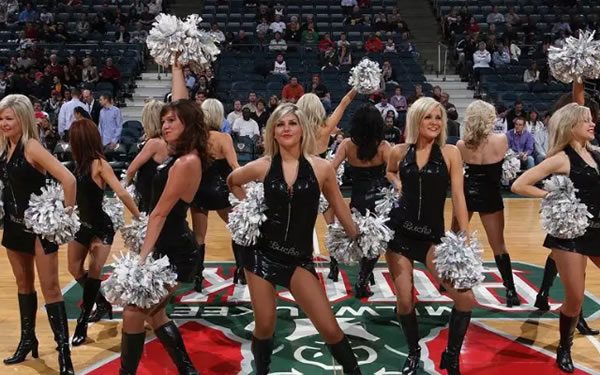 🏀独行侠险胜国王 弗拉格20+8+6 浓眉19+16 德罗赞失绝杀