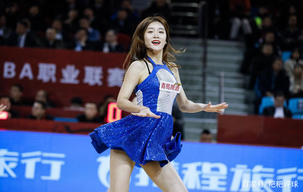 标题:篮筐上的“飞人”,商界的“铁人”她用篮球打出一片天?